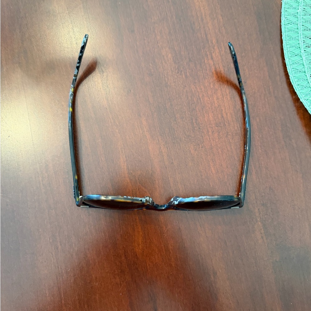 Ray-Ban Polarized Tortoise Some discoloration inside of the frame. No Scratches - Picture 9 of 12